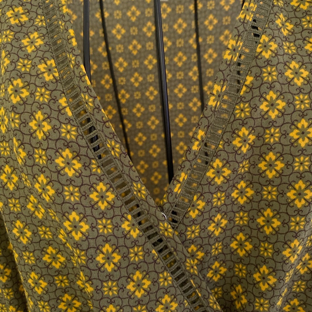 Super cute casual blouse